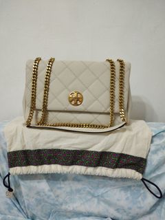 (Category: ) located in . Submitted by shopaholic_cousins (Listing ID 1406970374, Image 1). Description: .