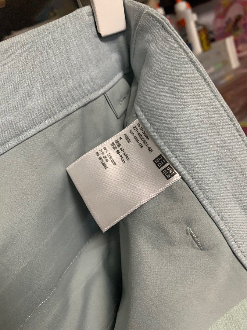 UNIQLO SMART ANKLE PANTS (Category: Other Bottoms) located in Bislig. Submitted by styleeee (Listing ID 1406896220, Image 3). Description: size medium on tag no issue stretchy.