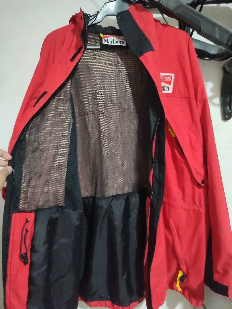 Vintage Marlboro Windbreaker Jacket (Category: Coats, Jackets and Outerwear) located in Cabuyao City. Submitted by ruster07 (Listing ID 1406882599, Image 3). Description: Vintage Marlboro Windbreaker Jacket Size Large on tag Made in Taiwan Dimes: 26 Width 32 Length Issue: Grease stains, EXPIRED INSULATION asking 1500 plus shipping fee. Will definitely keep if not sold. Loc: Butong, Cabuyao City, Laguna.