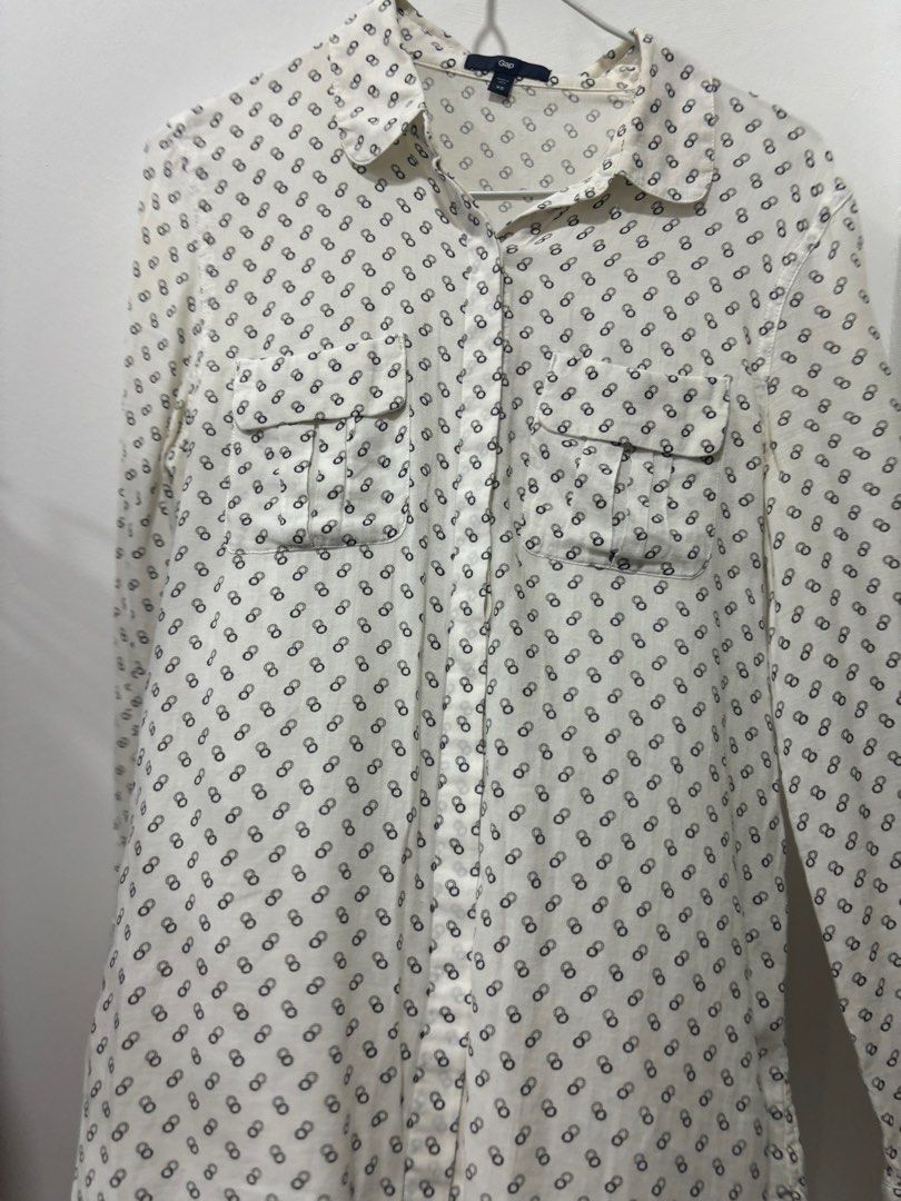 white pattern top (Category: Blouses) located in Johor Bahru. Submitted by 124987456 (Listing ID 1406927413, Image 1). Description: - price exc postage only.