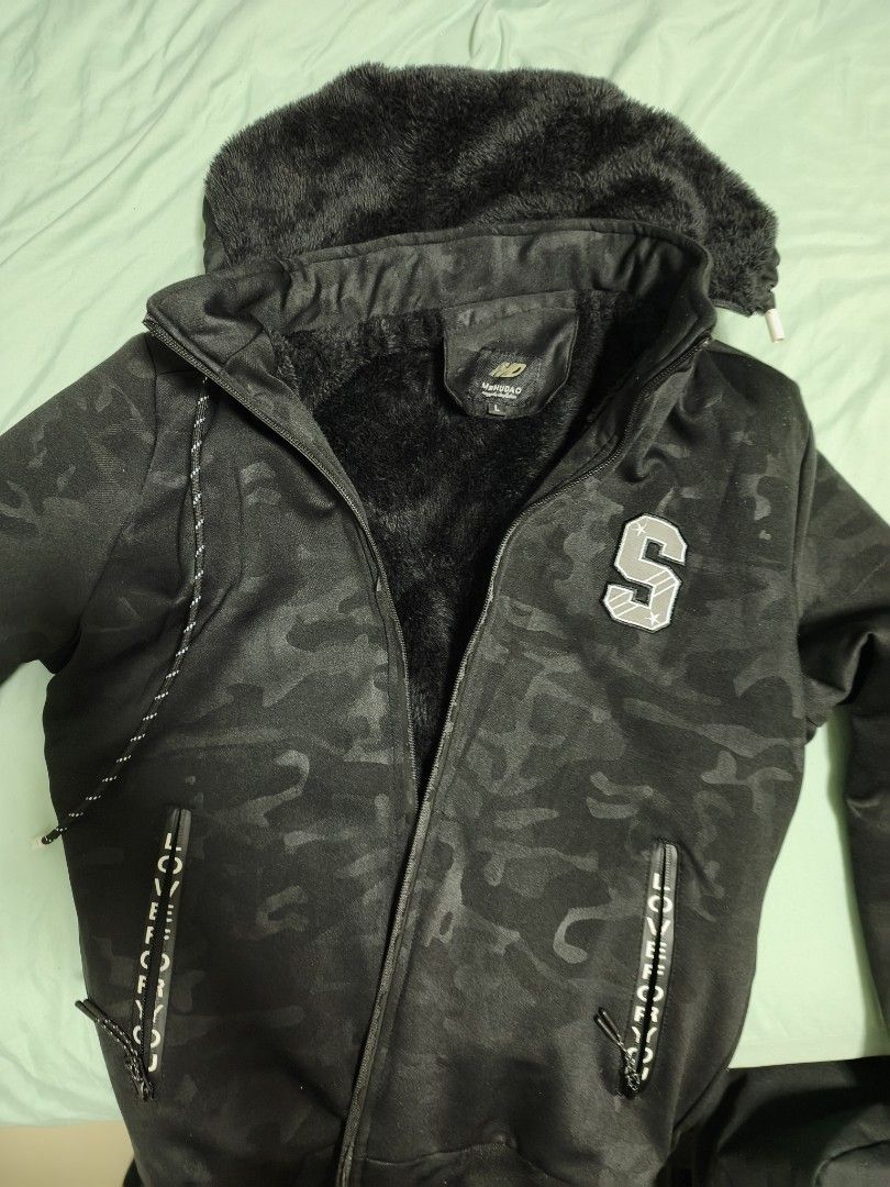 Winter Jacket (Category: Babies & Kids Fashion) located in Singapore. Submitted by jstar123 (Listing ID 1406911032, Image 2). Description: Worn only once but years ago~ Free delivery for areas between Changi and East Coast~.