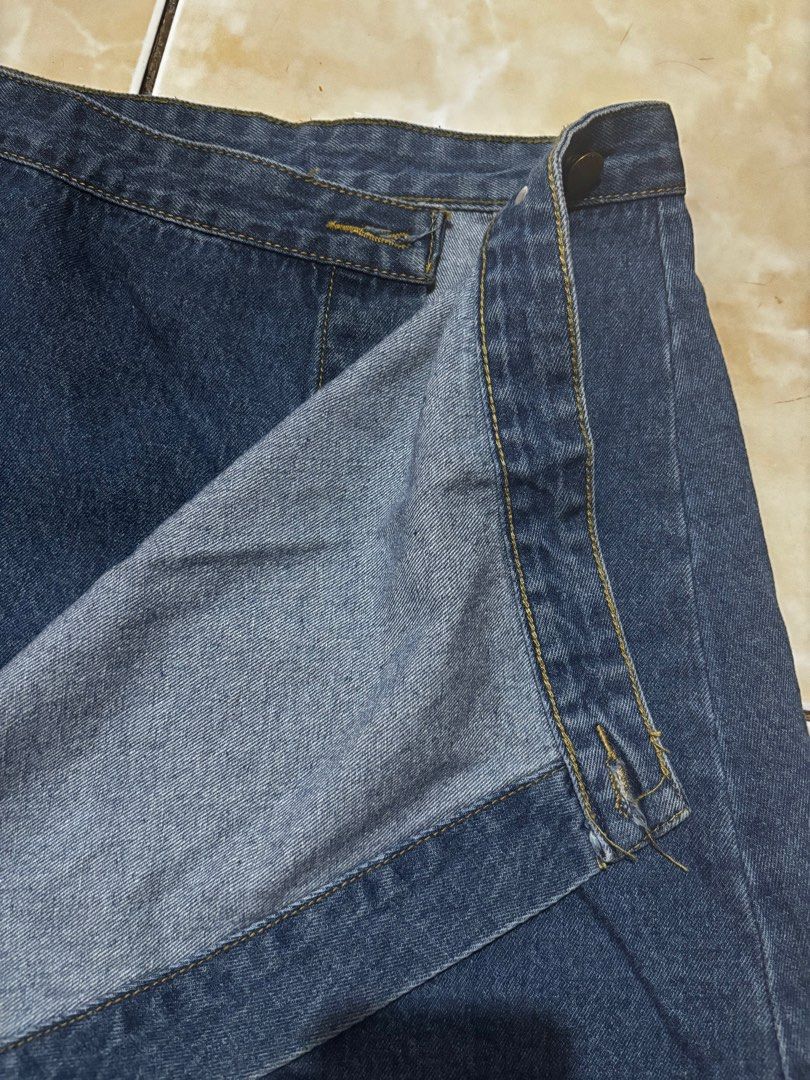 Y2K Aesthetic Adjustable Denim Skirt (Category: Skirts) located in Cabuyao City. Submitted by stuff4keeps (Listing ID 1406871416, Image 2). Description: Size: S-M.
