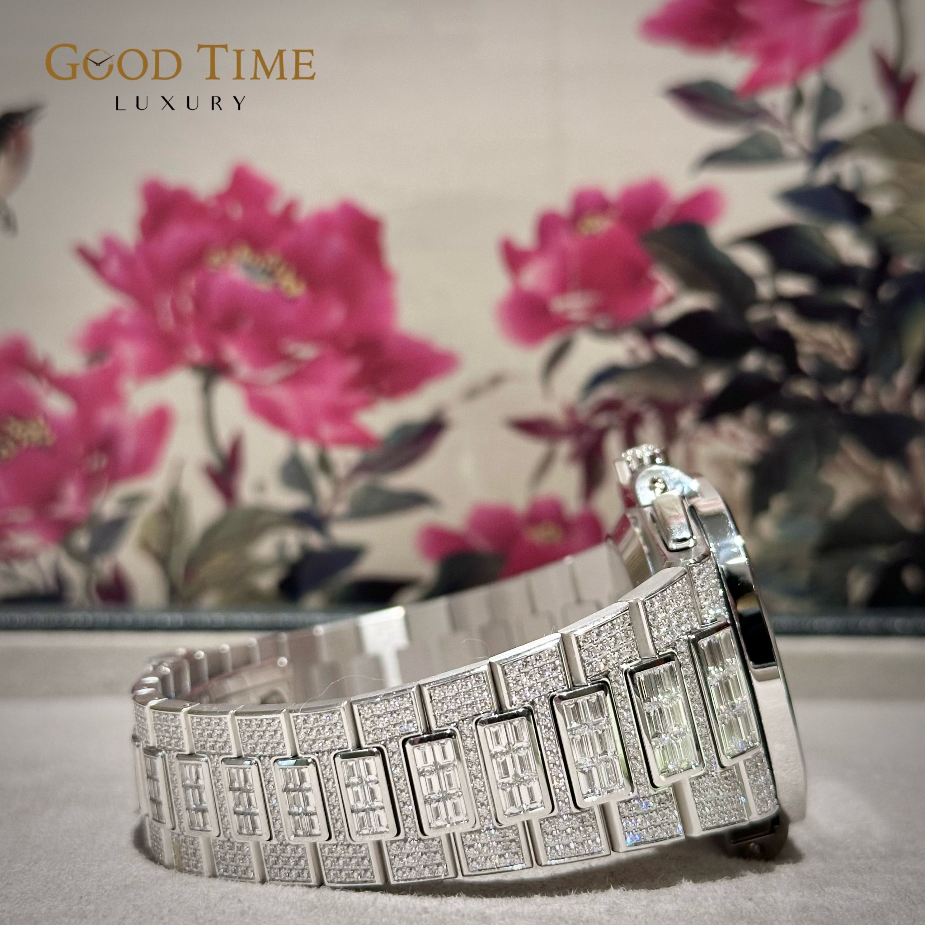 2025 NOV BNIB Patek Philippe 5980/1400G White Gold Factory Diamond Nautilus 5980 (Category: Watches) located in Singapore. Submitted by goodtimeluxury (Listing ID 1402006660, Image 2). Description: Brand: Patek Philippe Model: 5980/1400G White Gold Factory Diamond Nautilus 5980 Year: 2025 Box and Papers: Yes Description: Brand New Unsized Factory sticker intact, Retails $1,046,000 Payment mode: - Bank Transfer, Paynow, Cash - Additional 2.5% for 