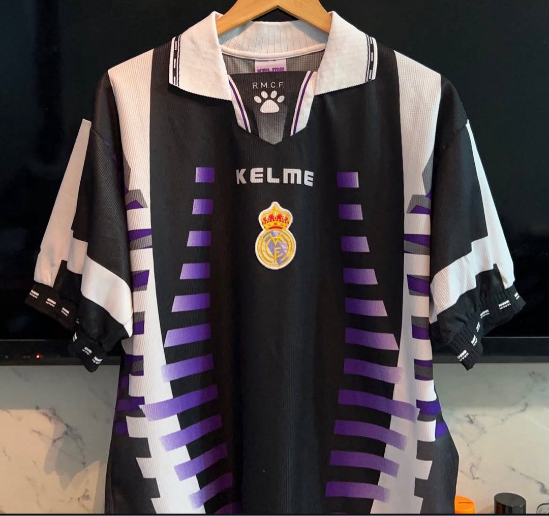 #6 Redondo Real Madrid 1997-98 Third football jersey/kit rare/retro/vintage (Category: Activewear) located in Singapore. Submitted by dreamsstore (Listing ID 1402026401, Image 2). Description: #6 Redondo Real Madrid 1997-98 Third jersey !! Jersey in a very good condition for its age ! SIZE : M ❗️❗️❗️ Pit : 22-22.5 inches Length : 28-29 inches FREE POSTAGE INCLUDED FOR ALL SHIRTS🎉🎉🎉 Some bobbling is expected for retro jerseys but conditions var