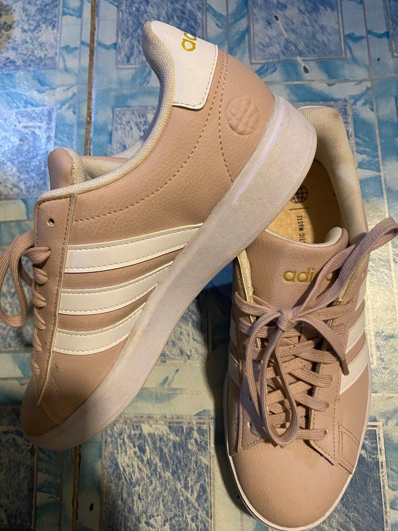 Adidas Grand Court 2.0 (Category: Sneakers) located in Navotas City. Submitted by patrickvarg (Listing ID 1402014209, Image 3). Description: Size 8.5 (25.5cm) Bought from US, no box and receipt. Needs cleaning..