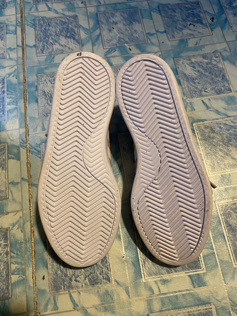 Adidas Grand Court 2.0 (Category: Sneakers) located in Navotas City. Submitted by patrickvarg (Listing ID 1402014209, Image 2). Description: Size 8.5 (25.5cm) Bought from US, no box and receipt. Needs cleaning..