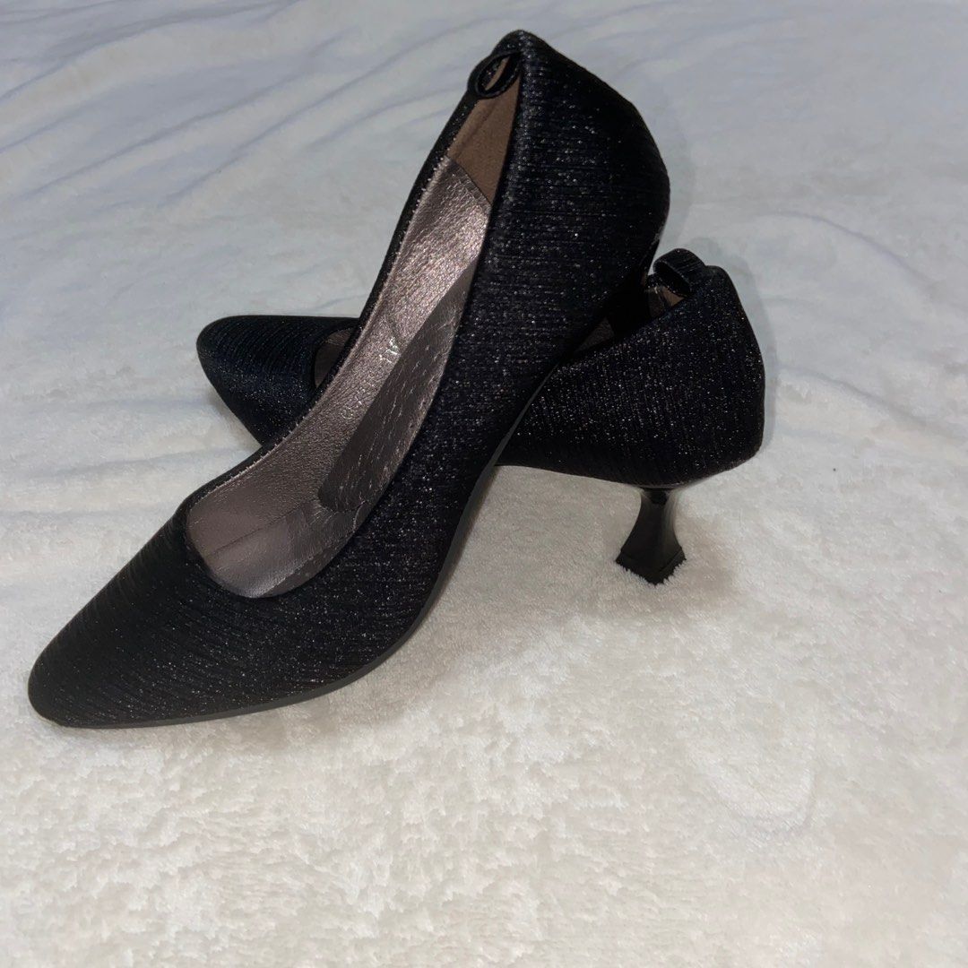 Black Heels (Category: Heels) located in Manila. Submitted by sshshm (Listing ID 1402020005, Image 1). Description: - Black pointed-toe heels - Low heel - Cushioned insole for comfort - Ideal for formal wear or adding sophistication.