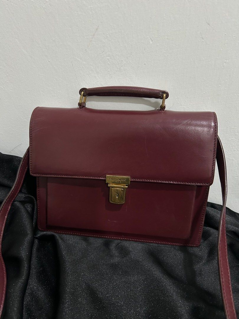 Bundle bag (Category: Shoulder Bags) located in Pekan. Submitted by prelovedbyhn___ (Listing ID 1401958680, Image 1). Description: Tapak 22cm.
