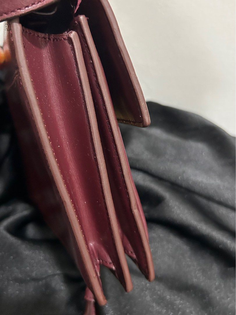 Bundle bag (Category: Shoulder Bags) located in Pekan. Submitted by prelovedbyhn___ (Listing ID 1401958680, Image 3). Description: Tapak 22cm.