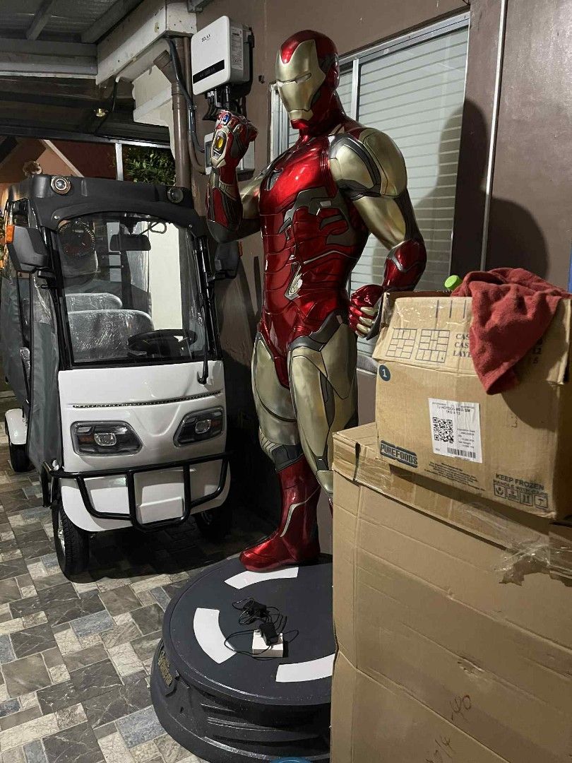 Cm Studio - Life Size Iron Man Statue with Infinity Gauntlet (Category: Figurines & Statues) located in Manila. Submitted by besh__ (Listing ID 1402091975, Image 3). Description: No issue complete Accessories with original box pm if interested can do meet ups lalamove pickup .