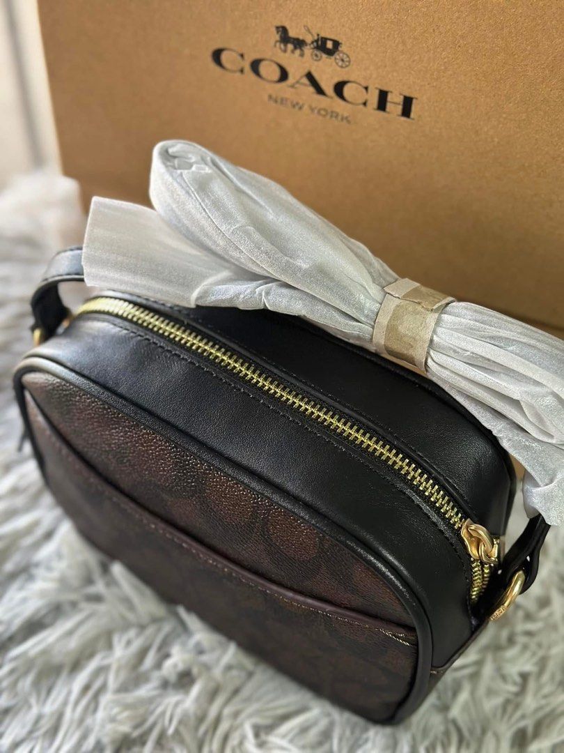 Coach Camera Bag Brown Signature with box (Category: Luxury Bags & Wallets) located in San Fernando. Submitted by smjhsmnlzcn (Listing ID 1402072209, Image 2). Description: - Coach camera bag - Brown signature print - Zip closure - Detachable strap - Gold-tone hardware - Coach logo on front - Includes original box.
