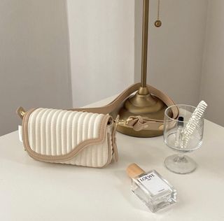 (Category: ) located in . Submitted by Yin_Closet (Listing ID 1402071880, Image 1). Description: .