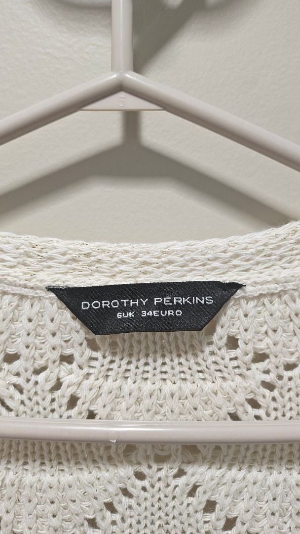 DOROTHY PERKINS Cream Sweater (Category: Coats, Jackets and Outerwear) located in Quezon City. Submitted by newturtle-d2e3 (Listing ID 1402038887, Image 3). Description: Size: XS.