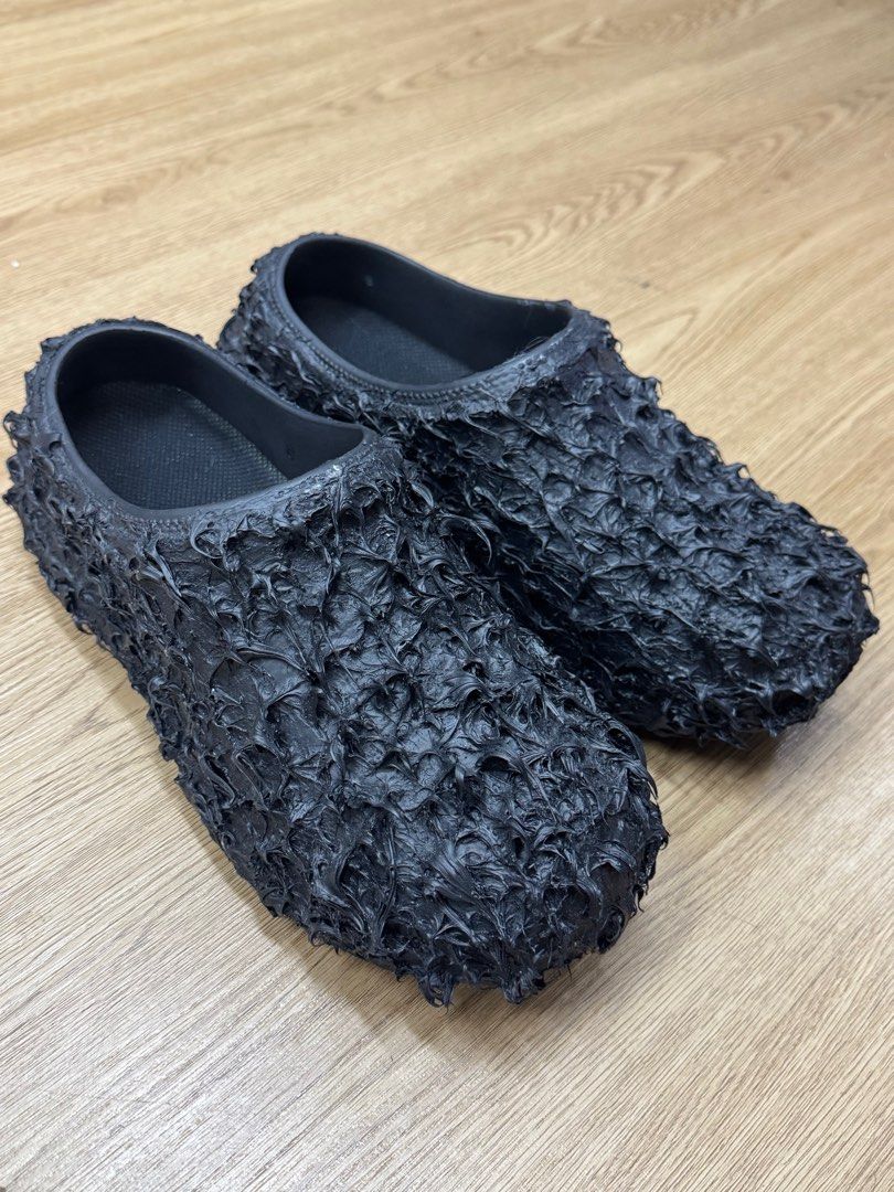 Drath Vader Alien Textured Black Clogs, Men's Fashion, Footwear, Casual ...
