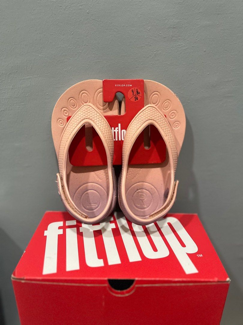 Fitflop Baby Sandals (Category: Babies & Kids Fashion) located in San Pablo. Submitted by lalyyy (Listing ID 1402062489, Image 1). Description: - Preloved (Brand new condition) pink Fitflop baby sandals - Size: 7/8c (24) - Features a secure strap - Comes with original box and tag.