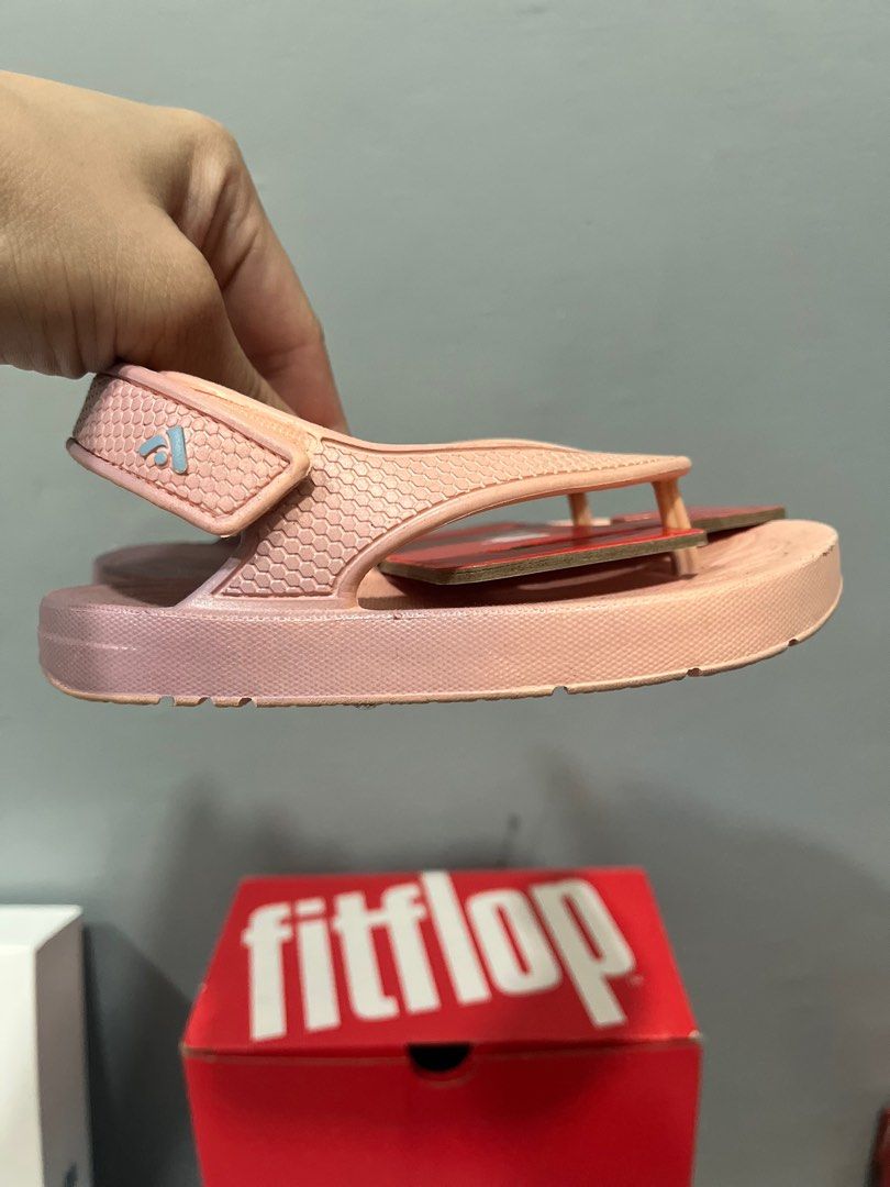 Fitflop Baby Sandals (Category: Babies & Kids Fashion) located in San Pablo. Submitted by lalyyy (Listing ID 1402062489, Image 2). Description: - Preloved (Brand new condition) pink Fitflop baby sandals - Size: 7/8c (24) - Features a secure strap - Comes with original box and tag.
