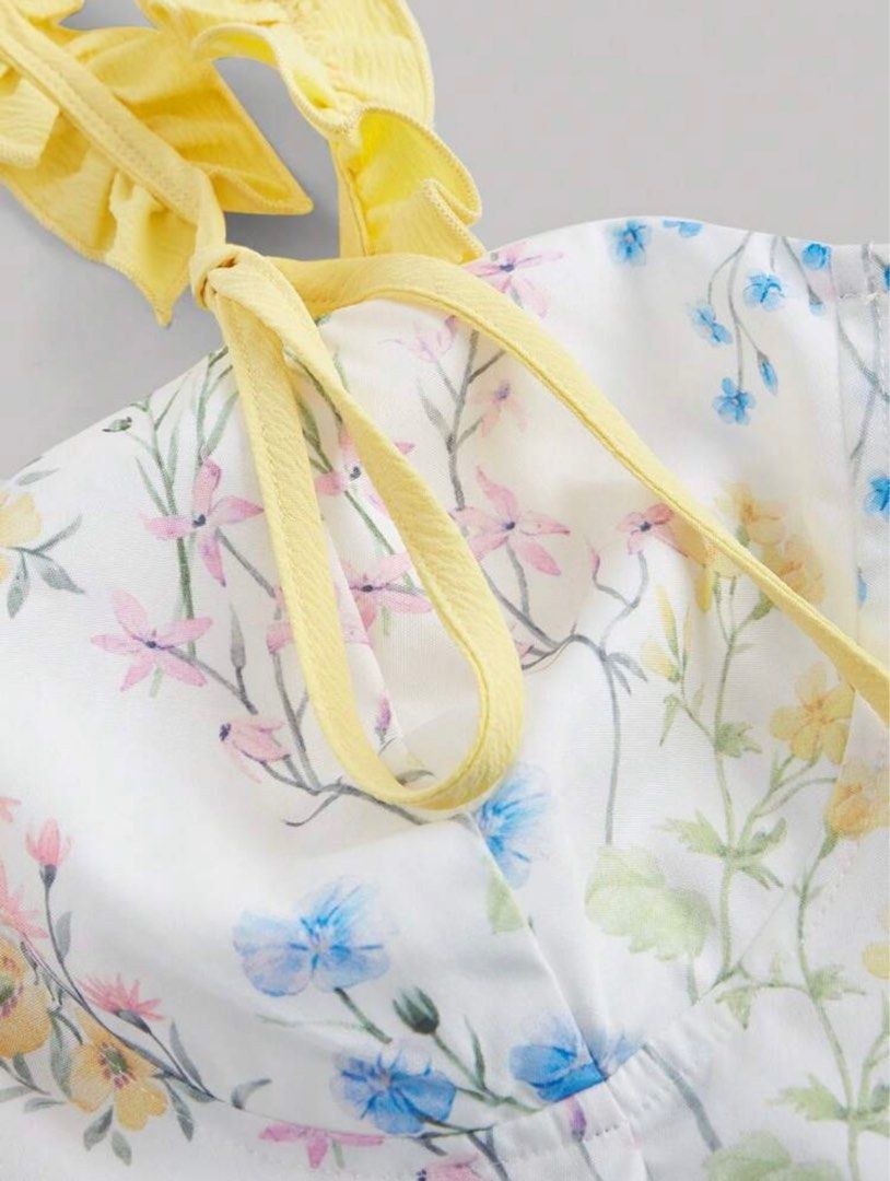 Yellow Sleeveless Floral Print Ruffle Strap Top (Category: Sleeveless) located in Manila. Submitted by chenelinn (Listing ID 1402086475, Image 3). Description: ✃ ┈ KINDLY READ !! 𖦹 ⋆｡° 📩 DM for more inquiries ✃ ┈ color may vary due to lighting 𖦹 ⋆｡° ✦ Cutesy floral top (sewed in some lace on the bottom ends: see last pic for reference) ✦ Adjustable yellow ruffle straps with tie details! ✦ Perfect for a summer and feminine look 🌻 ✦ Original pr