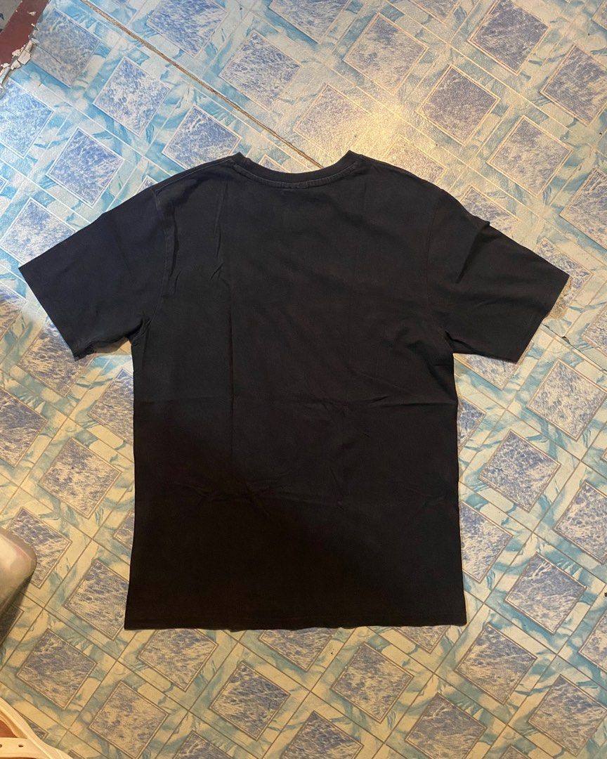 Fluke Box Logo Graphic Tshirt (Category: Tshirts & Polo Shirts ) located in Navotas City. Submitted by patrickvarg (Listing ID 1402002669, Image 2). Description: M on tag 19x27 Issue as shown in the picture.