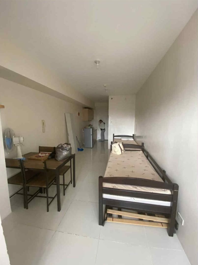 FOR SALE University Tower 4 STUDIO (Category: Apartments & Condos) located in Quezon City. Submitted by secondhooks (Listing ID 1402091945, Image 2). Description: University Tower 4, P. Noval 25 SQM Studio Unit Furniture and Appliances included. Php 4,500,000 Price is negotiable.