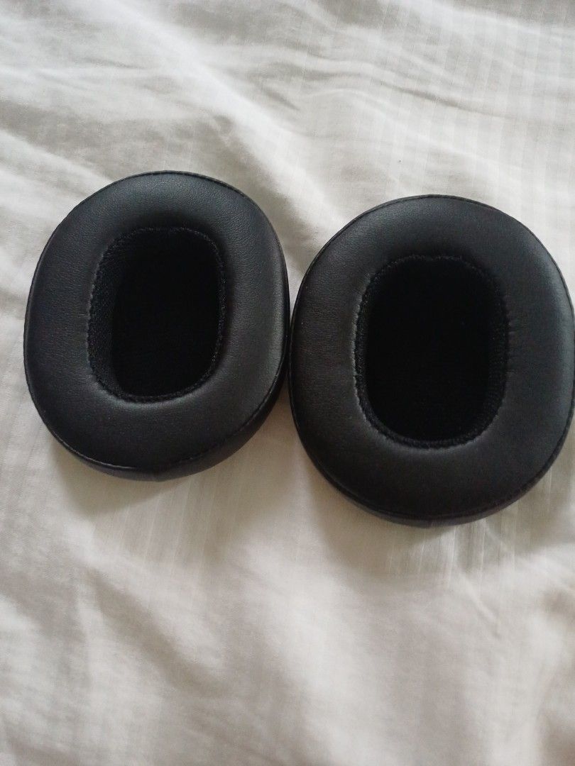 Free: Replacement Ear Pads for Skull Candy Evo (Category: Earphones) located in Manila. Submitted by rossctori (Listing ID 1401921708, Image 1). Description: - Replacement ear pads - Black color - Soft material - Circular shape with oval center - Designed for headphones .