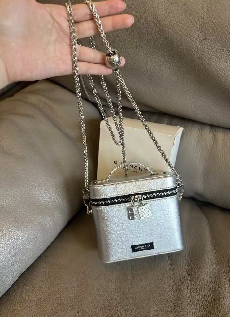 Givenchy parfums cute sling bag (Category: Luxury Bags & Wallets) located in Santa Rosa. Submitted by loveartsyluxe (Listing ID 1402073839, Image 1). Description: With sling 2,200 W/o sling 1,999.