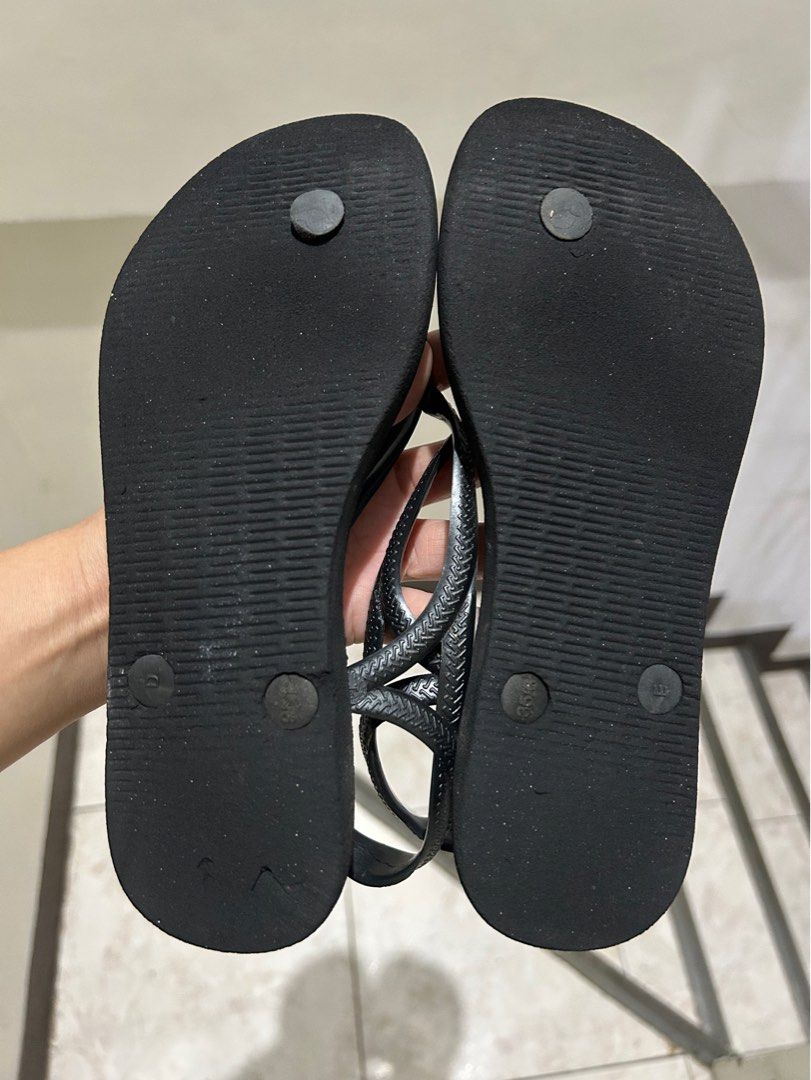 Havaianas You Saint-Tropez Black Sandals (Category: Flats & Sandals) located in Rizal. Submitted by jbme_preloved_finds (Listing ID 1401922150, Image 3). Description: - Black Havaianas You Saint-Tropez sandals - Thong strap design - Ankle strap - Textured footbed - Size: 35-36 - Soles show wear.