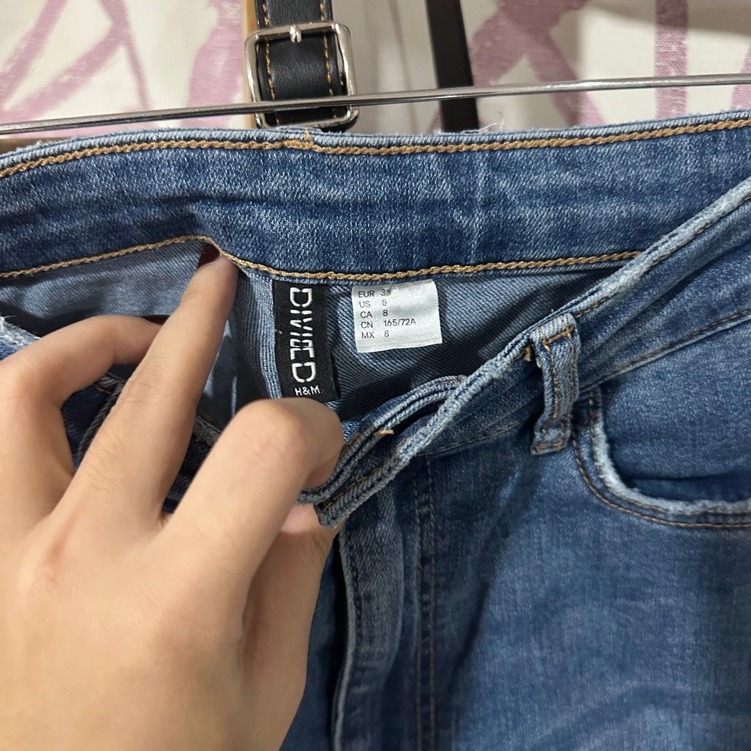 H&M Divided Ripped Jeans (Category: Jeans) located in Marikina City. Submitted by herbabe (Listing ID 1401991210, Image 2). Description: .