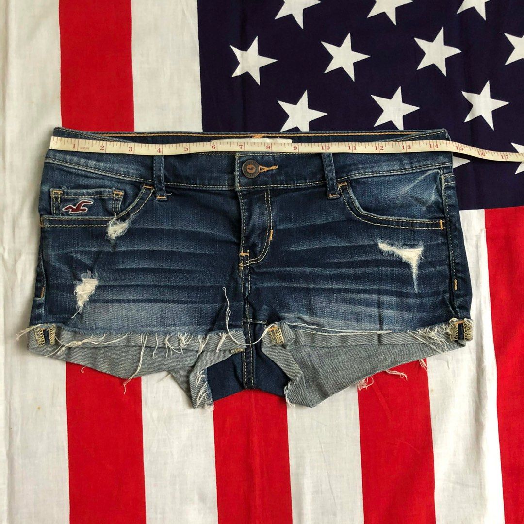 Hollister Denim Shorts W25 (Category: Shorts) located in Manila. Submitted by nei00 (Listing ID 1401967664, Image 3). Description: see photos for more details .