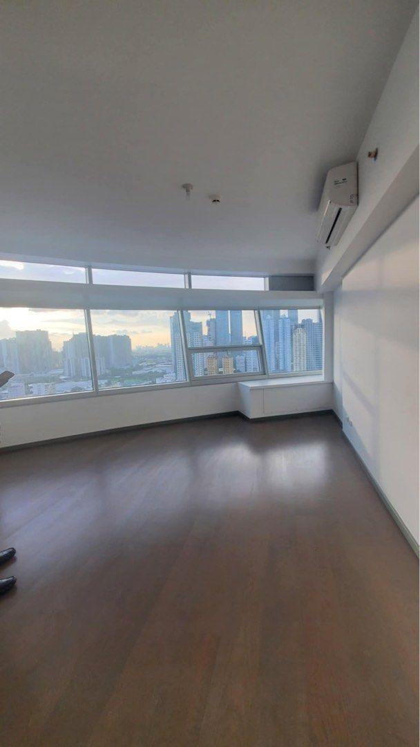 Imperium Capitol Commons 3 Bedroom Suite (Category: Apartments & Condos) located in Makati City. Submitted by kimsarreal_realestate (Listing ID 1401950901, Image 1). Description: Imperium at Capitol Commons 3Bedroom Suite 204sqm 2 parking (tandem) *Only 4 units in a floor* Price: php59M.