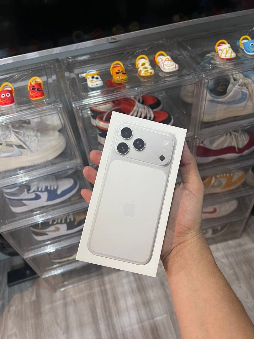IPHONE 17 PRO MAX 512GB BRAND NEW BELOW SRP (Category: iPhone 17 Series) located in Mandaluyong City. Submitted by adapparelandtech (Listing ID 1401945877, Image 1). Description: FOR SALE 📌 - Iphone 17promax 512gb Brandnew sealed Apple 1 year warranty 108,990 SRP Selling for 104k na lang po 🫡😅 Cash on delivery tayo. 2025 napo kase ngayon ☺️ .