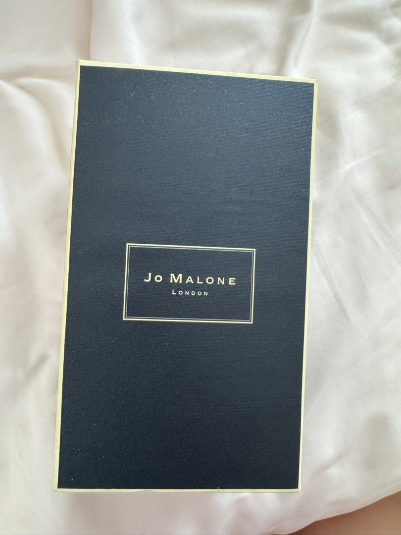 Jo Malone London Diffuser Box (Category: Fragrance & Deodorants) located in Paranaque City. Submitted by mauilicious (Listing ID 1401935931, Image 1). Description: BOX ONLY Jo Malone London diffuser box - Navy blue color - Gold-colored border - Brand name in the center - Fragrance is unknown.