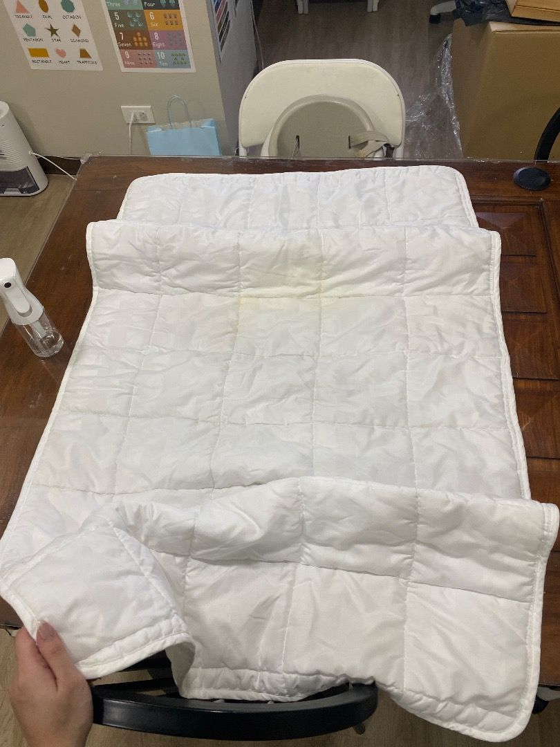 Joyce and Diana Crib Comforter (28x52") (Category: Bed Guards) located in Quezon City. Submitted by stoneyice (Listing ID 1402007322, Image 3). Description: Selling our crib comforter from Joyce and Diana! - Size: 28x52" - Has yellow stains from washing - Used for a week then stored away.