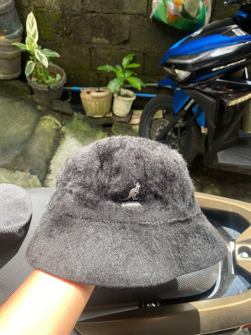 Kangol Bucket Hat (Category: Hats & Beanies) located in Manila. Submitted by jon_spamt (Listing ID 1402037096, Image 1). Description: - Black Kangol bucket hat - Made of fuzzy material - Features the iconic Kangol kangaroo logo - Perfect for casual outfits.