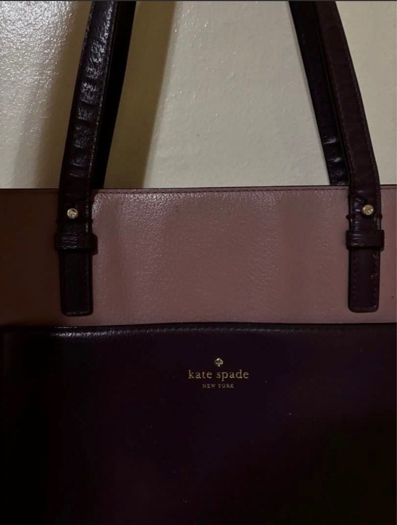 Kate Spade New York Tote Bag (Category: Tote Bags) located in Legazpi City. Submitted by ei.mmm (Listing ID 1401996838, Image 2). Description: bought from US for 20k+ rfs: had to switch to smaller everday bag .