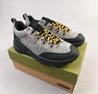 (Category: ) located in . Submitted by khai.uasneakers (Listing ID 1402089403, Image 1). Description: .