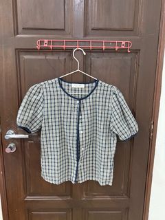 (Category: ) located in . Submitted by flora.closet (Listing ID 1402063195, Image 1). Description: .