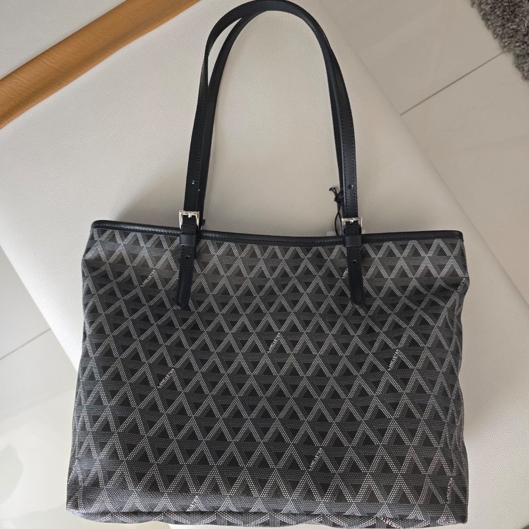 Lancaster Paris Ikon Black Medium Tote Bag (Category: Luxury Bags & Wallets) located in Paranaque City. Submitted by portodimoda (Listing ID 1401949831, Image 1). Description: AUTHENTIC!!! Noir, comes with a dustbag only .