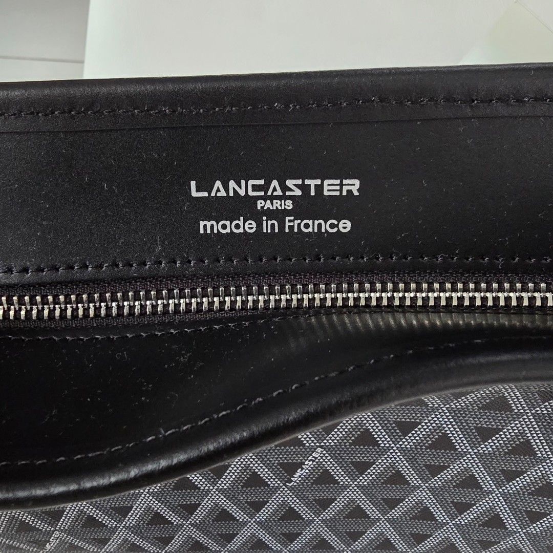 Lancaster Paris Ikon Black Medium Tote Bag (Category: Luxury Bags & Wallets) located in Paranaque City. Submitted by portodimoda (Listing ID 1401949831, Image 3). Description: AUTHENTIC!!! Noir, comes with a dustbag only .