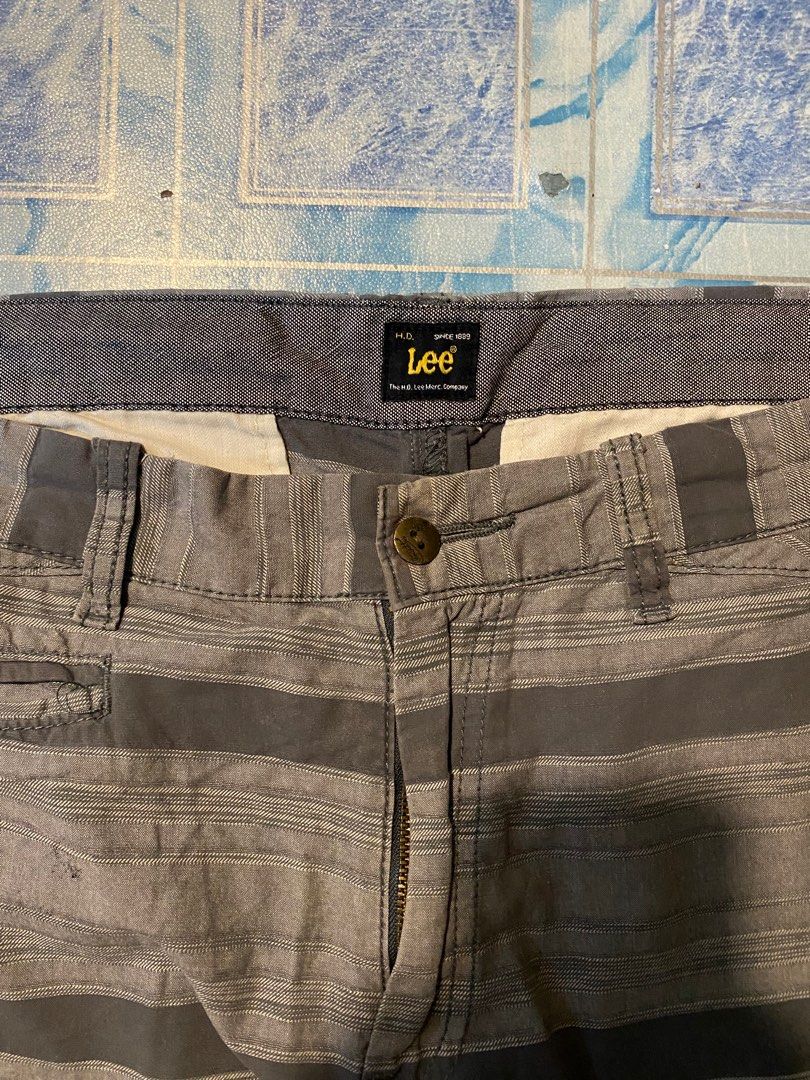 Lee Striped Shorts (Category: Shorts) located in Navotas City. Submitted by patrickvarg (Listing ID 1402005768, Image 3). Description: Waist 32 Length 20 LO 9.5 Issue as shown in the picture.