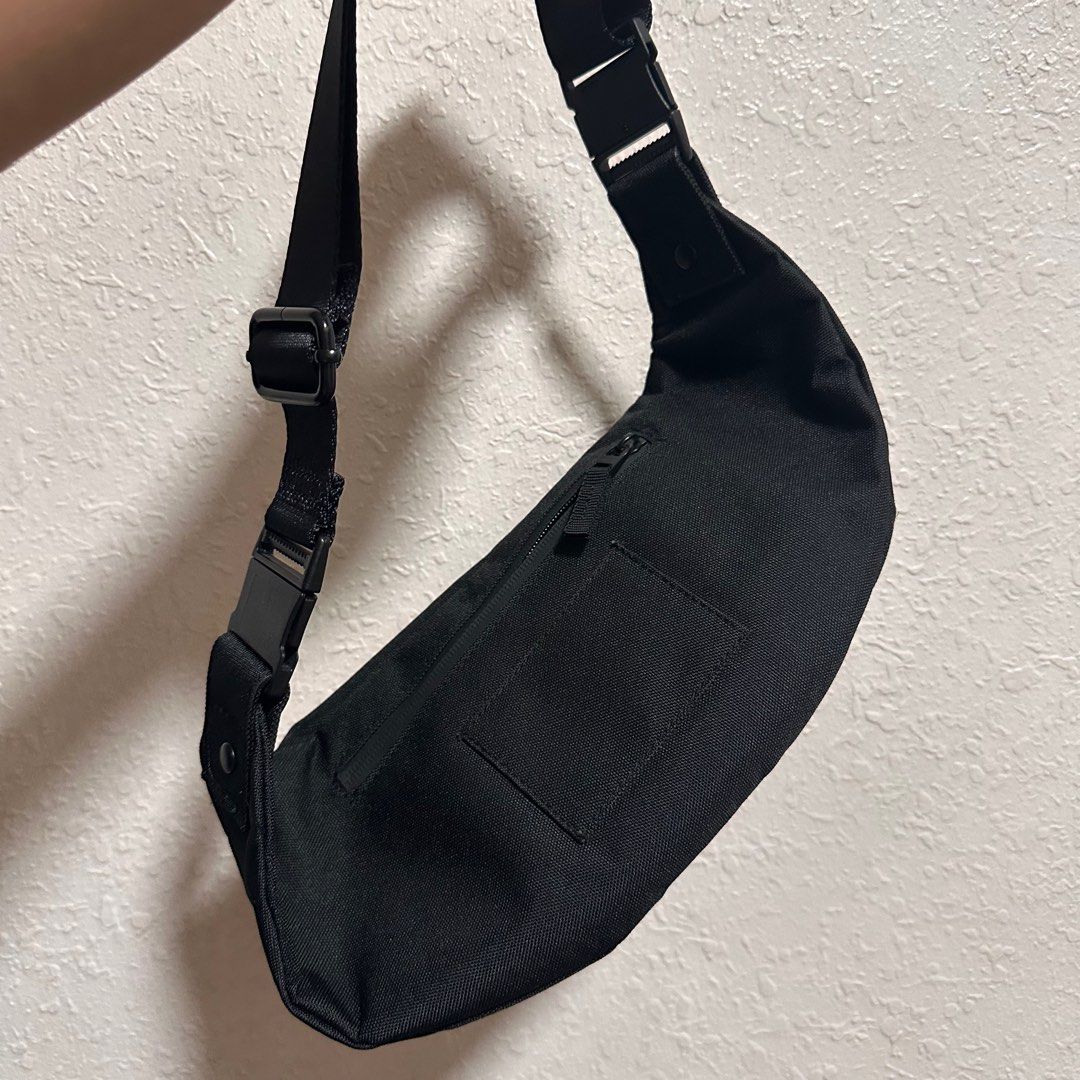 Lo & Sons Bond Classic Sling Bag - Black (Category: Sling Bags) located in Manila. Submitted by bas_and (Listing ID 1402090002, Image 3). Description: - Lo & Sons Bond Classic Sling Bag - Black - Made from recycled polyester - Minimalist design - Adjustable strap - Perfect for daily essentials and travel Partly used missing shorter strap.