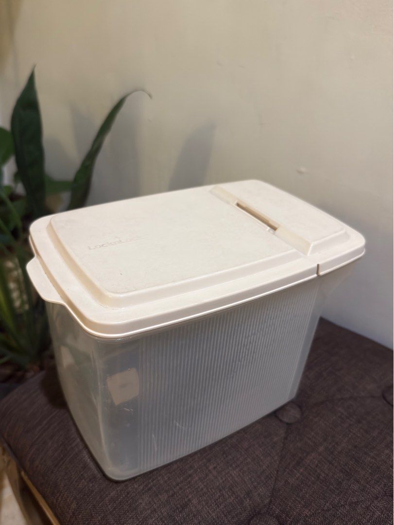 LocknLock Storage Container (Category: Storage Boxes & Baskets) located in Quezon City. Submitted by snowwwiee (Listing ID 1402007109, Image 1). Description: - LocknLock storage container - Beige Lid - Transparent, ribbed design - Rectangular shape - Features a handle for easy opening - Made of plastic - Ideal for storing various items I have 7 pcs in stock of this design. .