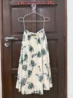 (Category: ) located in . Submitted by flora.closet (Listing ID 1402062043, Image 1). Description: .