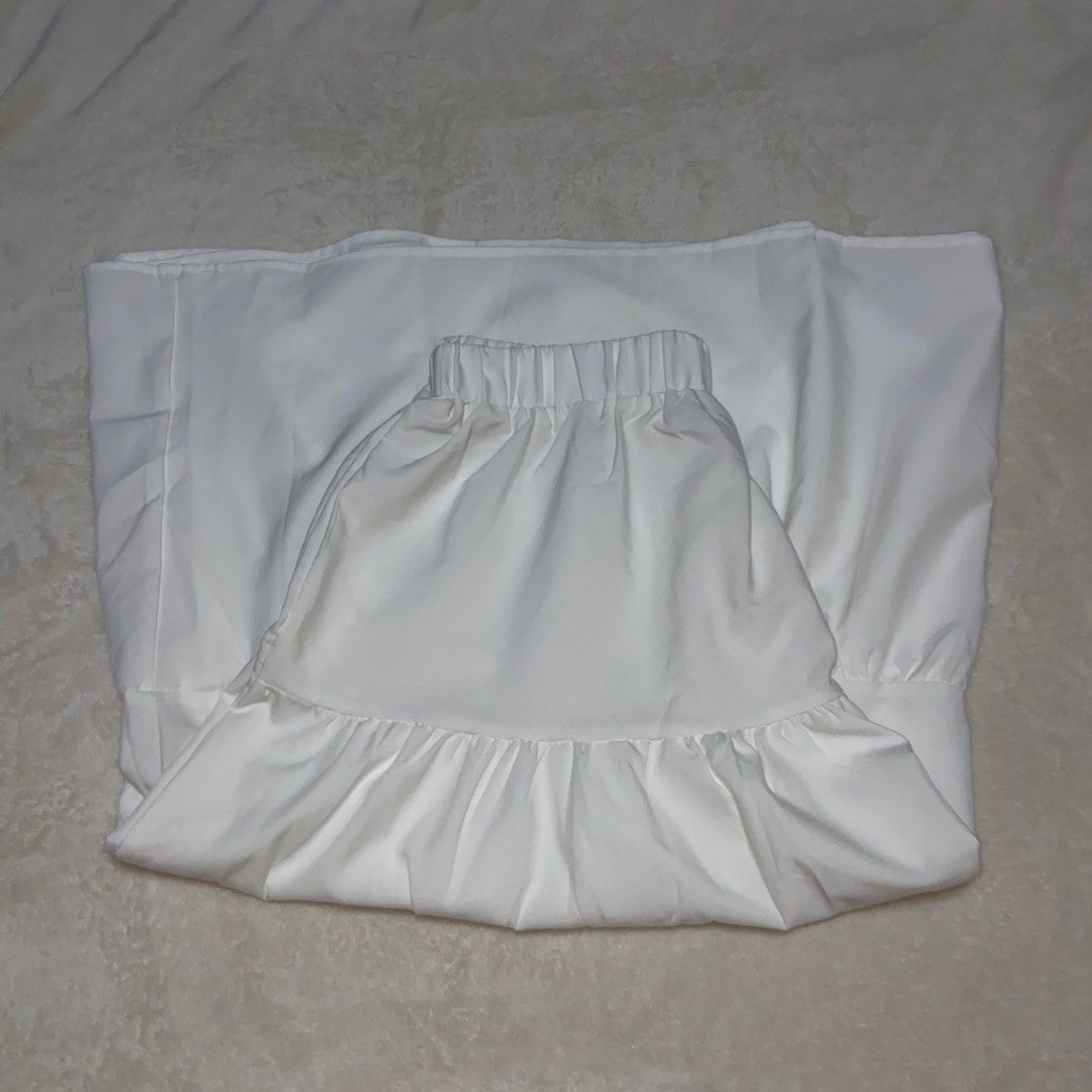 Lovito White Ruffle Skirt (Category: Skirts) located in Manila. Submitted by sshshm (Listing ID 1402020003, Image 1). Description: Lovito White Ruffle Skirt. Size M. Stylish design..