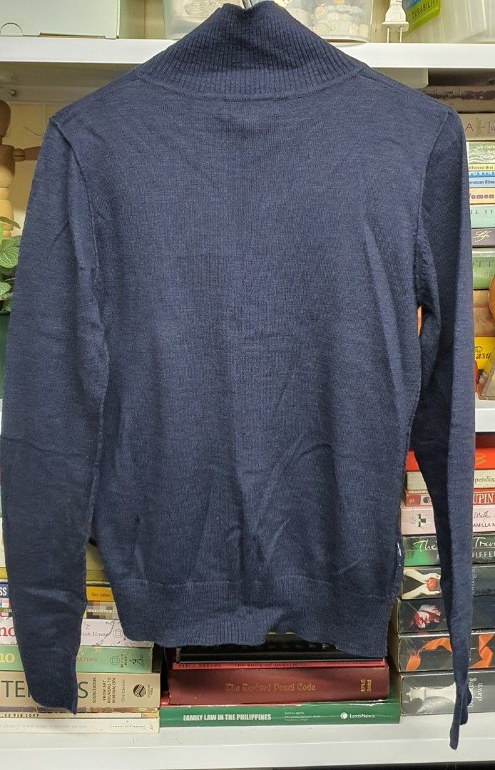 Mango Basics Turtleneck Sweater (Category: Longsleeves) located in Manila. Submitted by apoltree (Listing ID 1401954197, Image 2). Description: - Mango Basics navy blue turtleneck sweater - Color: Navy blue - Size: S - Features: Long sleeves, ribbed knit - Versatile for layering or standalone wear.