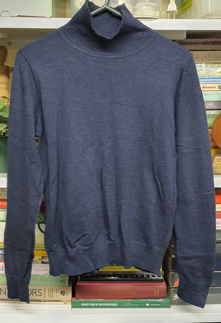 Mango Basics Turtleneck Sweater (Category: Longsleeves) located in Manila. Submitted by apoltree (Listing ID 1401954197, Image 1). Description: - Mango Basics navy blue turtleneck sweater - Color: Navy blue - Size: S - Features: Long sleeves, ribbed knit - Versatile for layering or standalone wear.