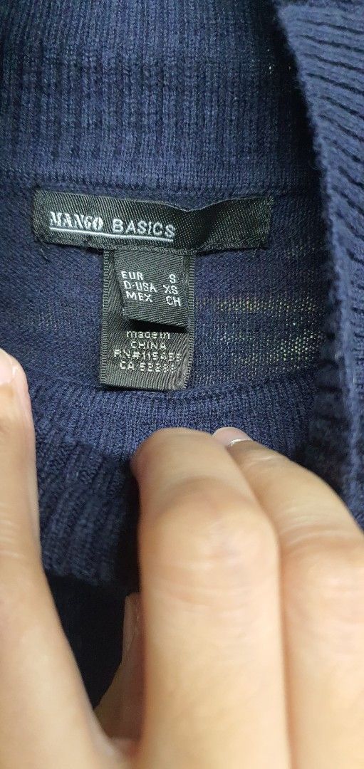Mango Basics Turtleneck Sweater (Category: Longsleeves) located in Manila. Submitted by apoltree (Listing ID 1401954197, Image 3). Description: - Mango Basics navy blue turtleneck sweater - Color: Navy blue - Size: S - Features: Long sleeves, ribbed knit - Versatile for layering or standalone wear.