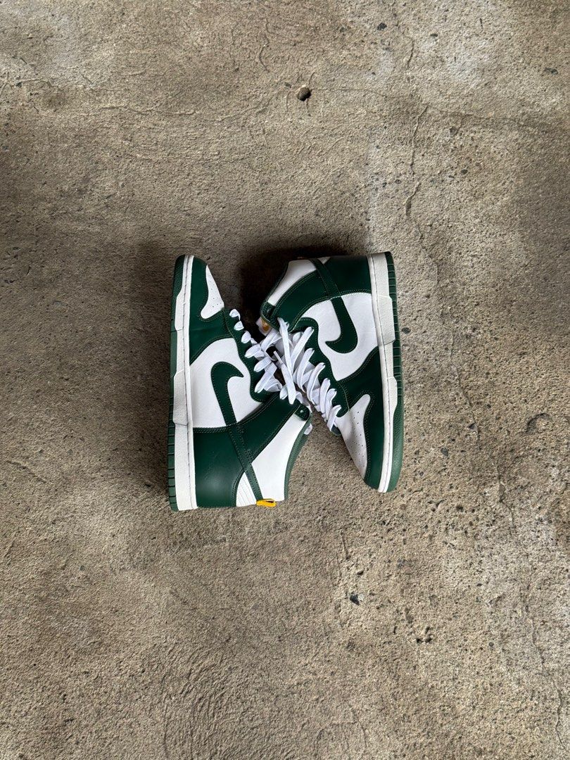 Nike Dunk High “Australia” (Category: Sneakers) located in Manila. Submitted by yamborghini22 (Listing ID 1401946178, Image 1). Description: Nike Dunk High “Australia” Size 10 Pristine Condition With original box Minor creases ₱3598💰.
