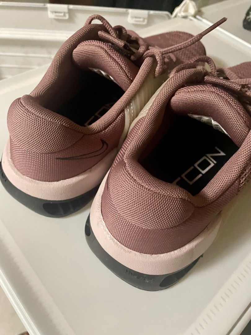 Nike Metcon 9 -J&tFREE SHIPPING (Category: Sneakers) located in Paranaque City. Submitted by _rnmj (Listing ID 1401990242, Image 3). Description: Preloved Original W/o box po Last price na 2700 dating 3k RFS : Ndi nagagamit Super di nagamit as in isang beses ko lang ata pinang duty to, sulit to bhie sinasabi ko talaga sayo mhal ang brandnew neto. Lalamove po delivery pref within paranaque sf c/o buyer or Free shipping po J&t within MM, Rizal and 