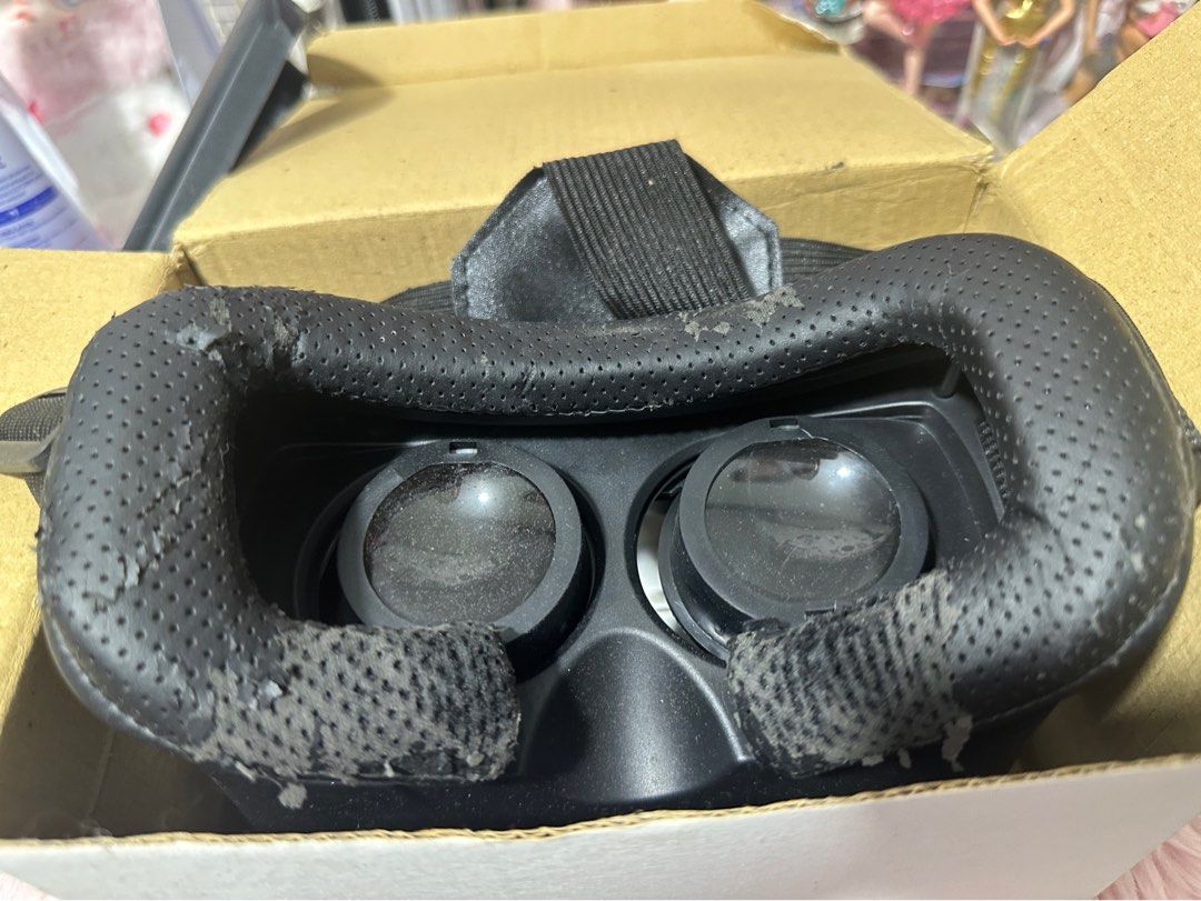 Old VR Box Virtual Reality Glasses (Category: Virtual Reality) located in Angeles City. Submitted by hyegastos (Listing ID 1402054088, Image 3). Description: - Very old and used VR glasses - Still works, just need cleaning and some retouching - You can only put your phone inside - RFS: Need funds and decluttering.