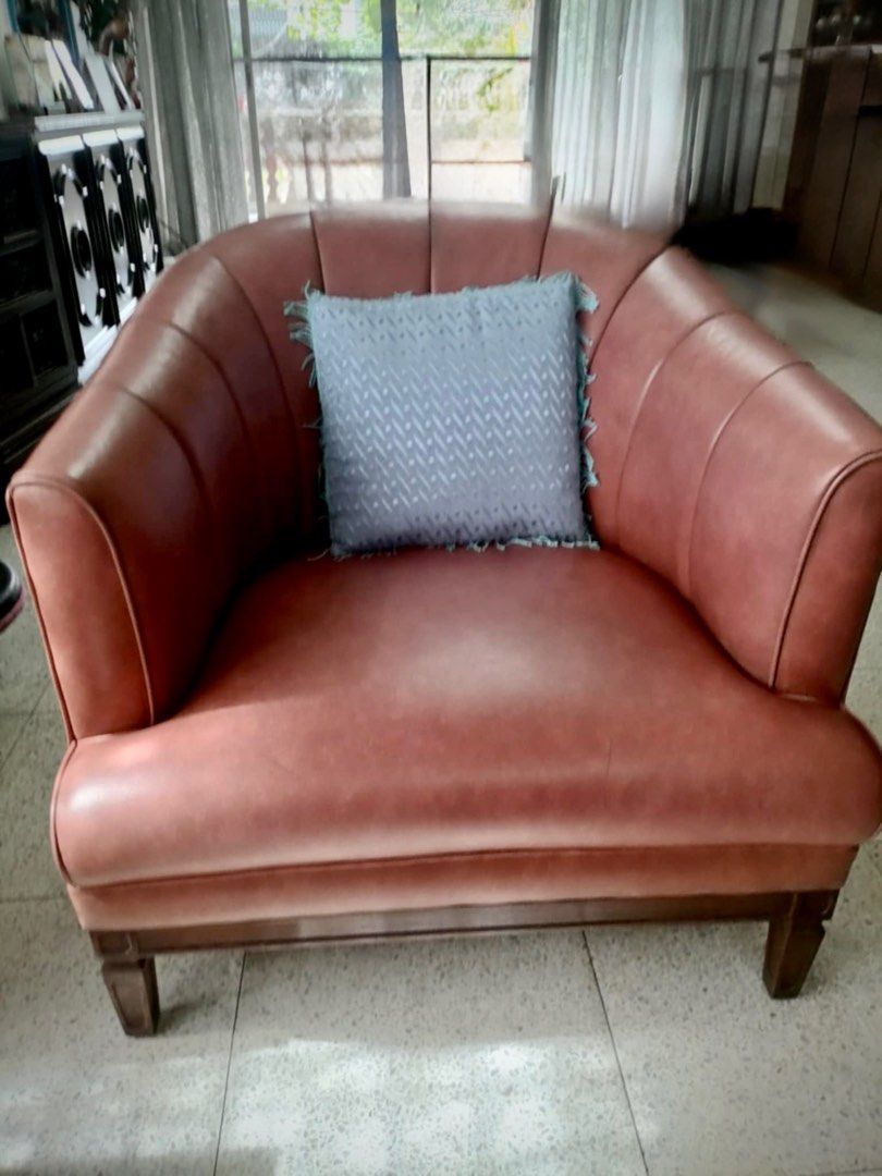 One Seater Vintage Style Leather Sofa (Category: Sofas) located in Manila. Submitted by prelovedbyjana (Listing ID 1401952986, Image 1). Description: - Used but well maintained (no flaws) - Comfortable, stylish, and very high quality - Available in 2 pieces (₱4,500 each) - Ready for pickup 📍Greenhills West .